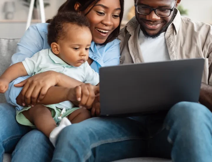 Parents and baby watching enfamil family beginnings program